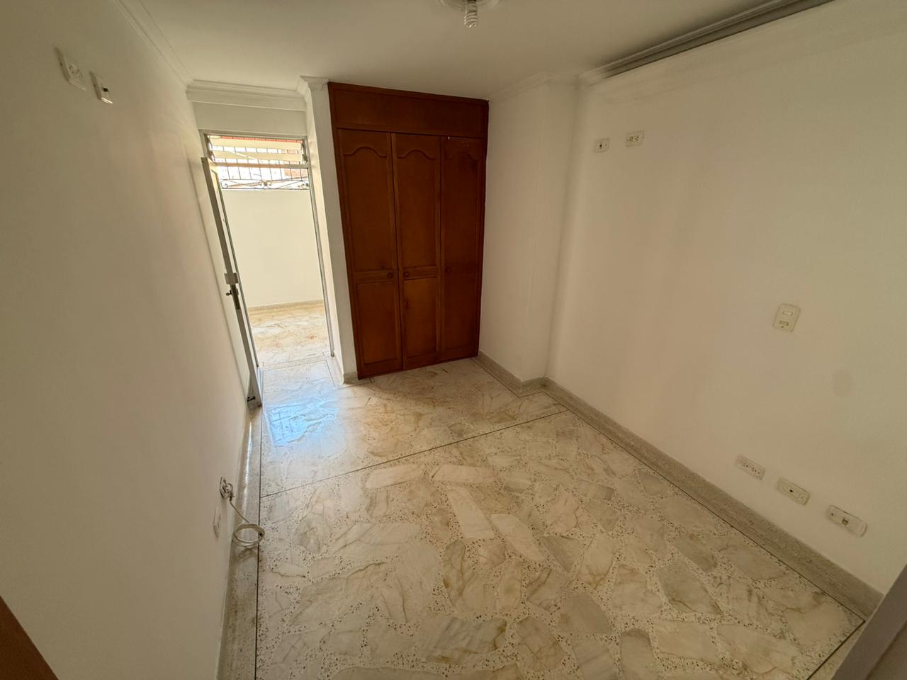 ARRIENDO APARTAMENTO EN LAURELES LAS ACACIAS