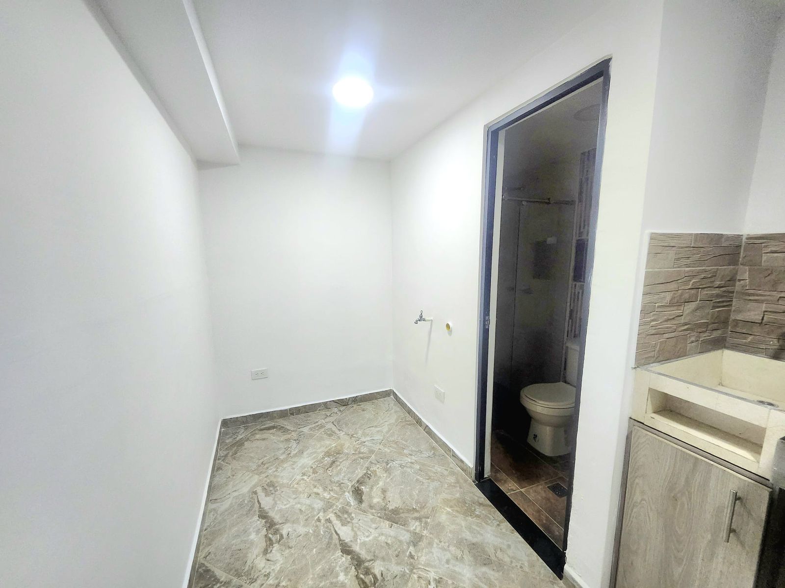 ARRIENDO APARTAESTUDIO EN SANTA MONICA