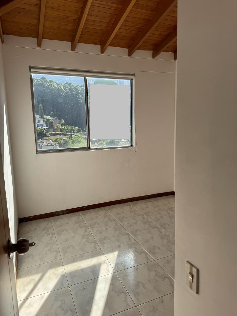 ARRIENDO PENTHOUSE EN POBLADO CHUSCALITO
