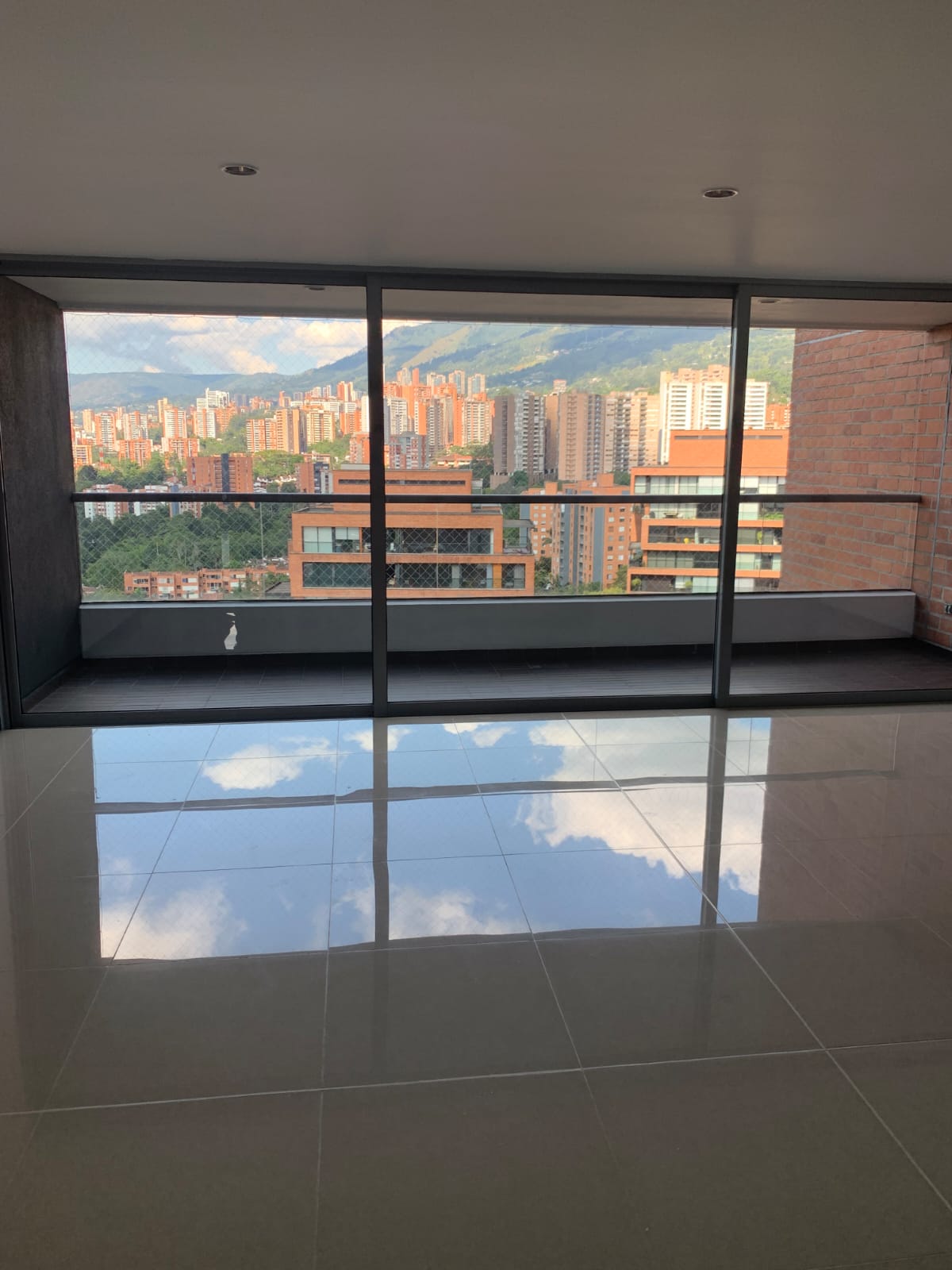 ARRIENDO APARTAMENO EN LA LOMA DE LAS BRUJAS
