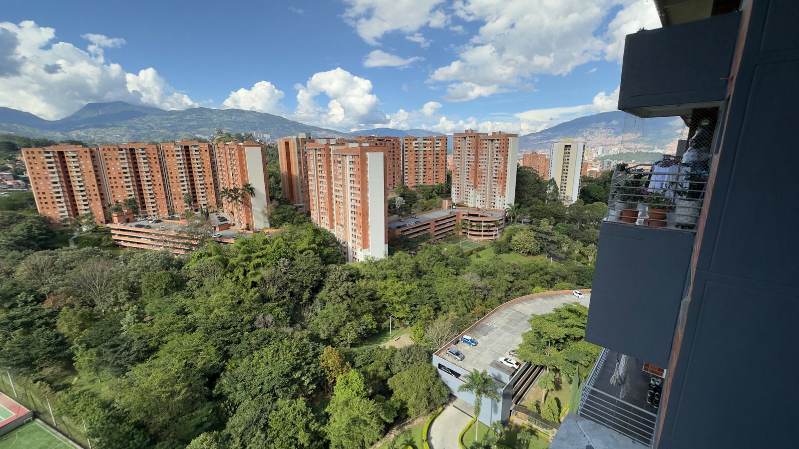 ARRIENDO APARTAMENO EN LA LOMA DE LOS BERNAL