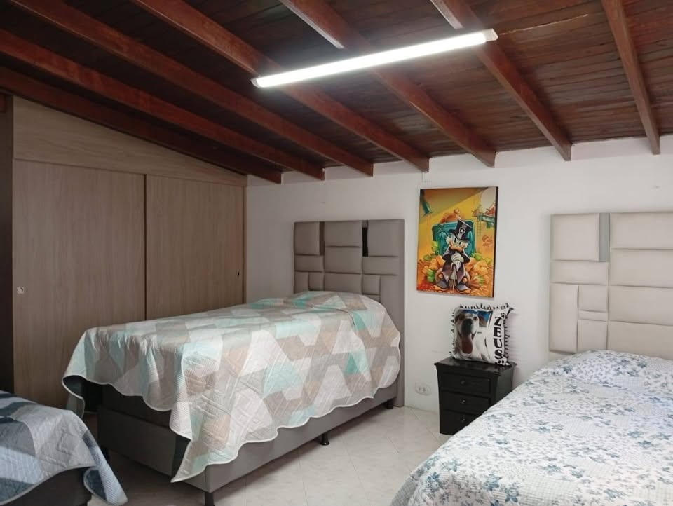 VENDO CASA EN LAURELES