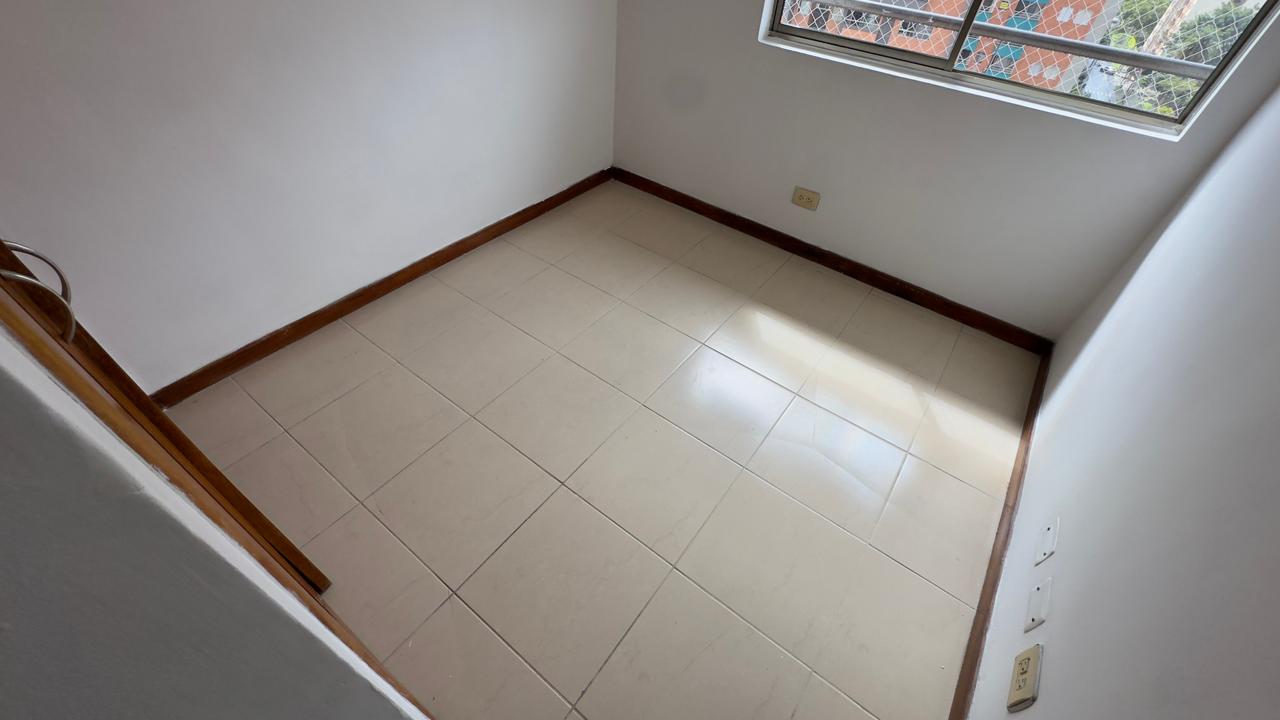 ARRIENDO APARTAMENTO EN LOMA DE LOS BERNAL