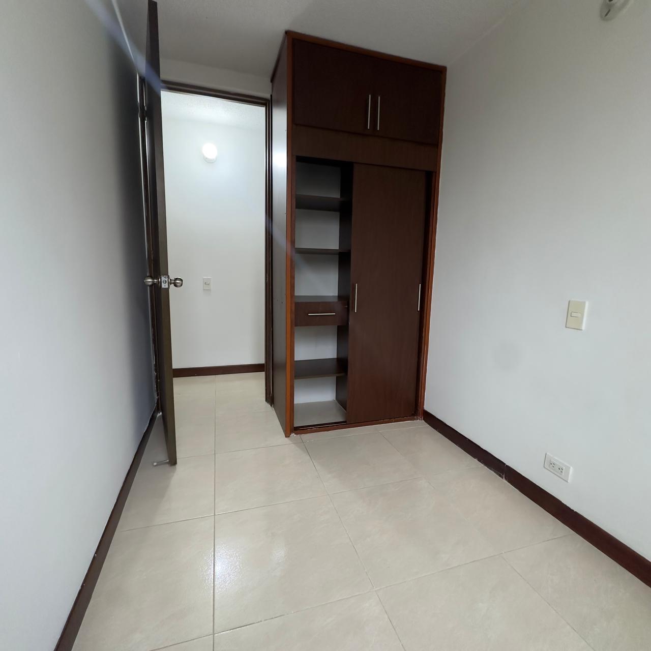 ARRIENDO APARTAMENTO EN LA LOMA DE LOS BERNAL