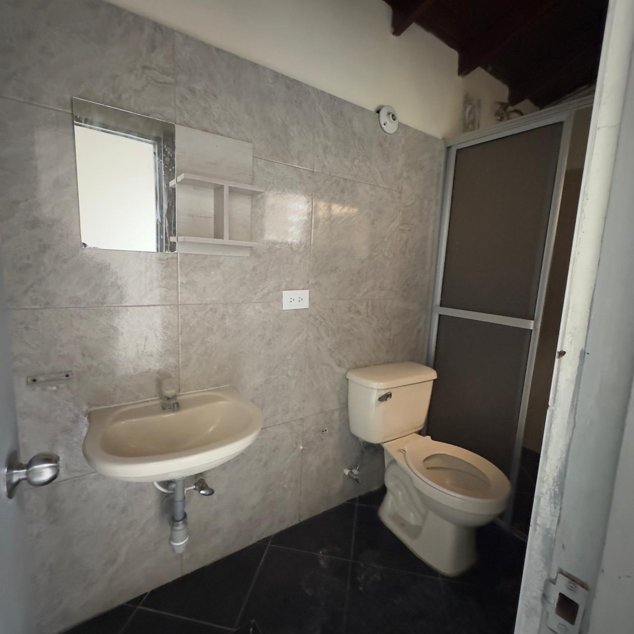 ARRIENDO CASA EN SANTA LUCIA