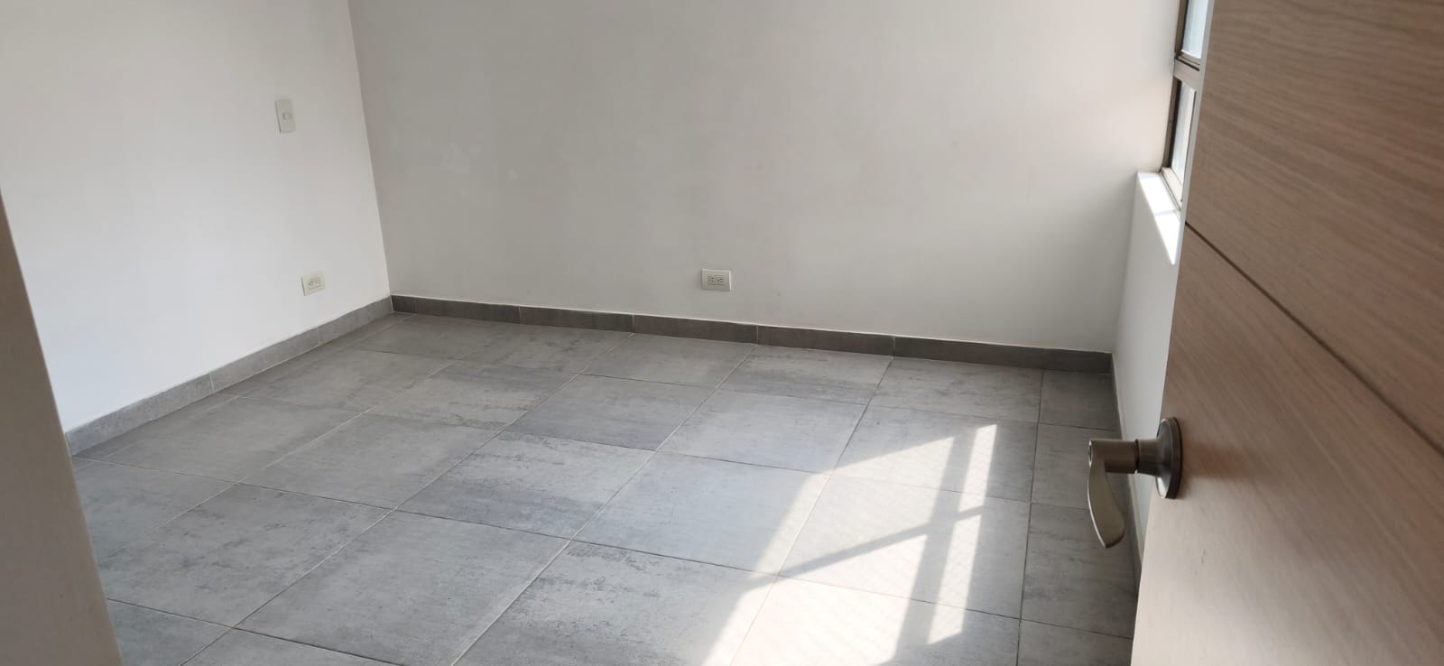 ARRIENDO APARTAMENTO EN LA LOMA DE LOS BERNAL