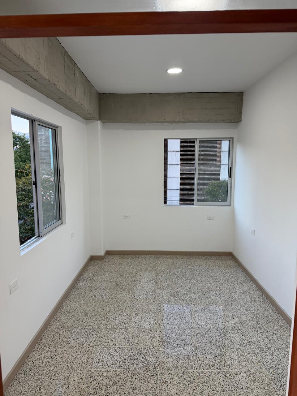 ARRIENDO OFICINAS EN LAURELES