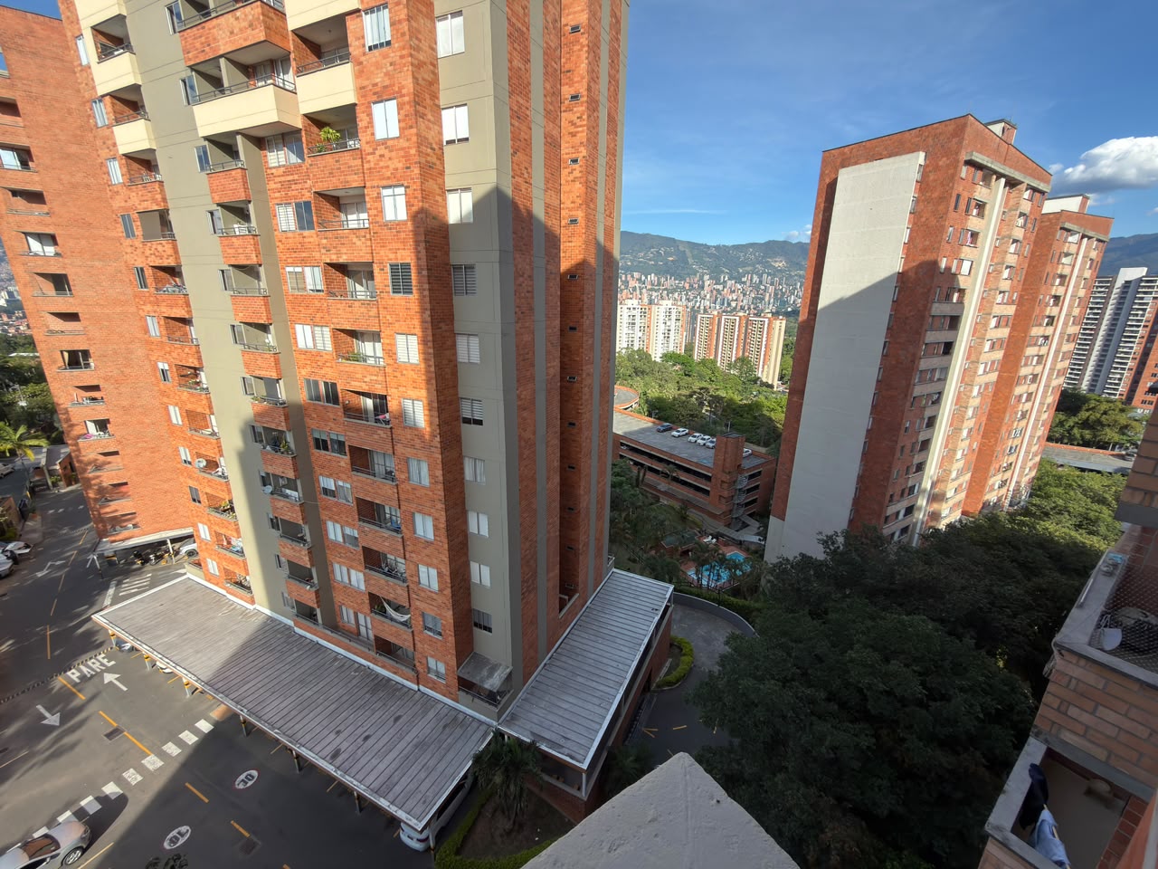 ARRIENDO APARTAMENTO EN LOMA DE LOS BERNAL