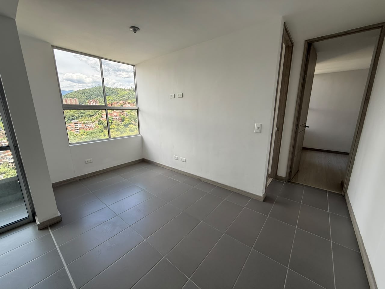 ARRIENDO APARTAMENTO EN LA LOMA DE LOS BERNAL
