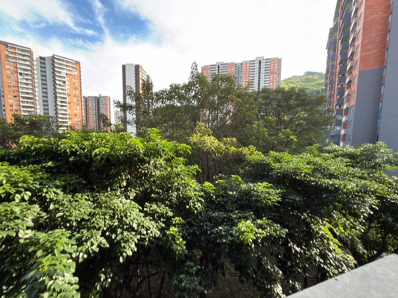 ARRIENDO APARTAMENTO EN LOMA DE LOS BERNAL