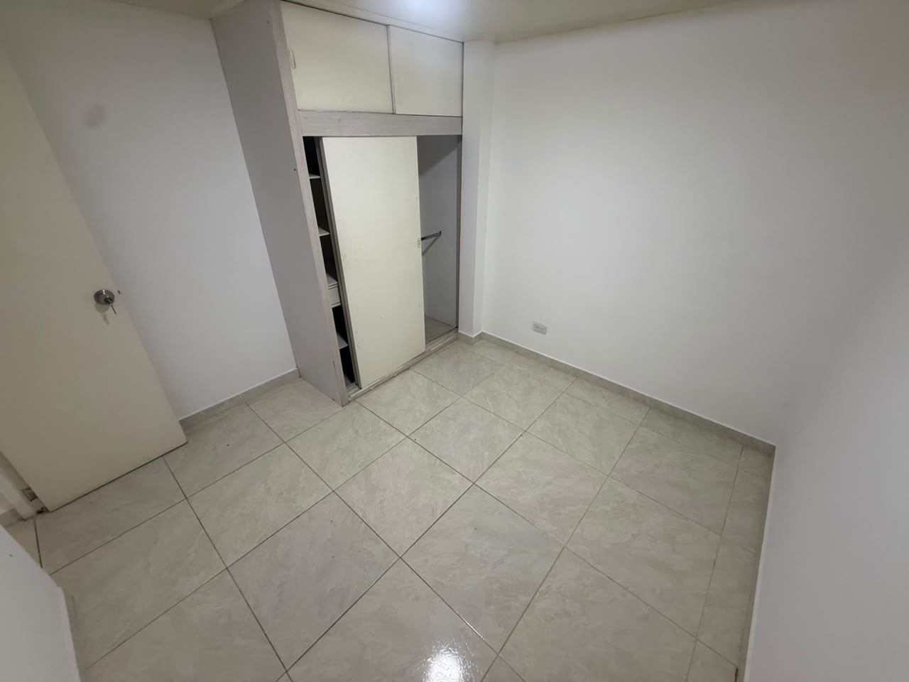 ARRIENDO APARTAMENTO EN LAURELES ALMERIA