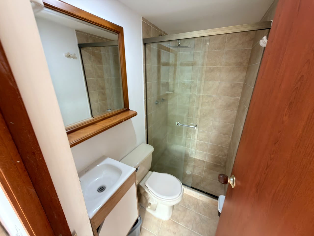 ARRIENDO APARTAMENTO EN LOMA DE LOS BERNAL