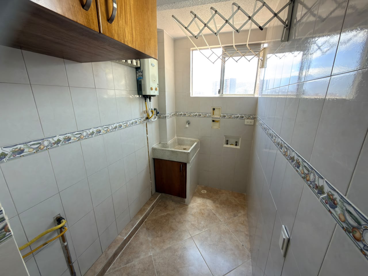 ARRIENDO APARTAMENTO EN LOMA DE LOS BERNAL