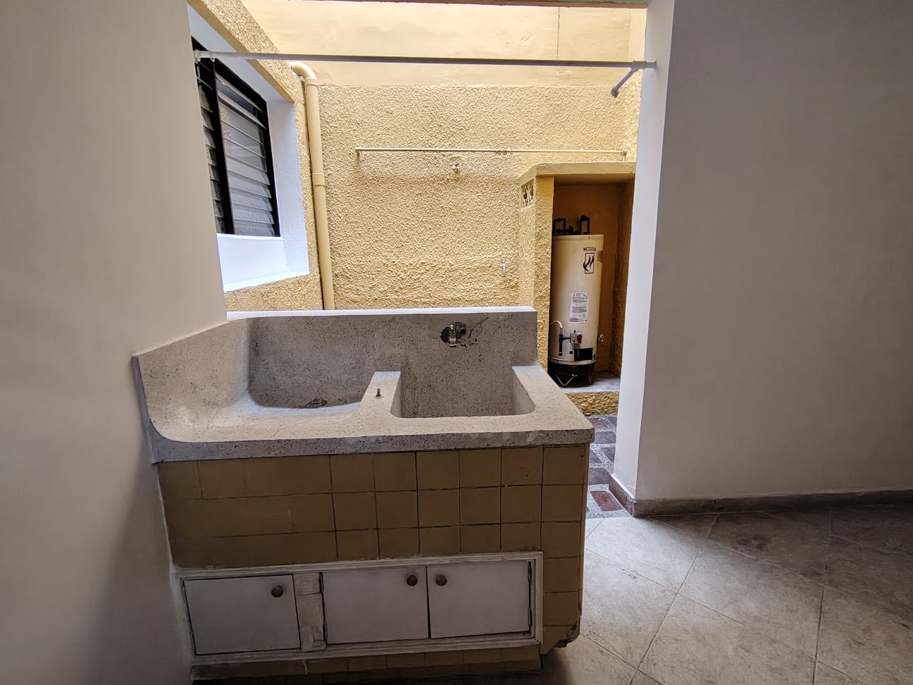 Se arrienda casa en simón bolívar