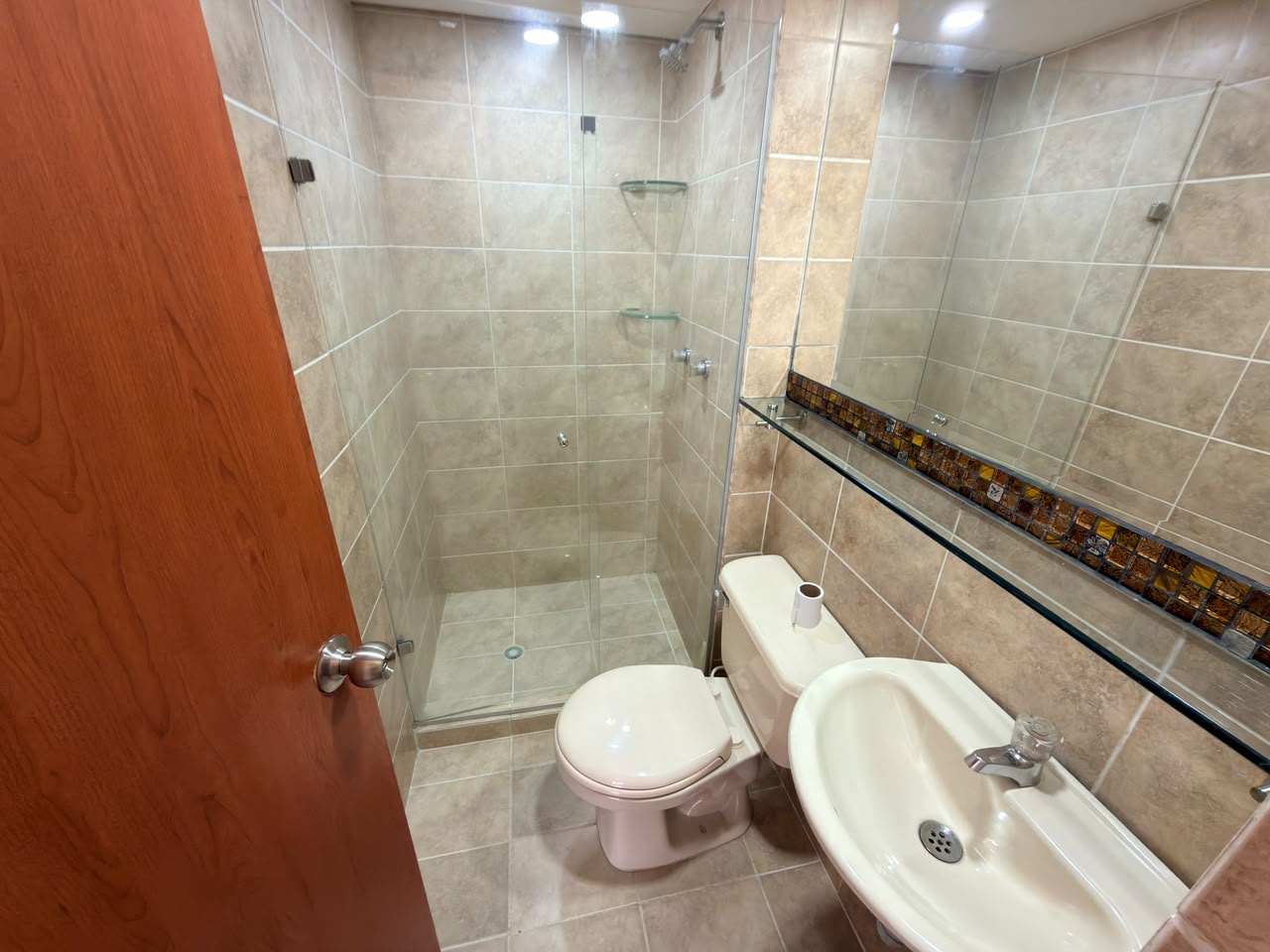 ARRIENDO APARTAMENTO EN LOMA DE LOS BERNAL