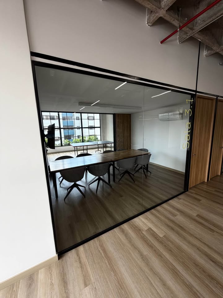ARRIENDO OFICINA EN LOS COLORES