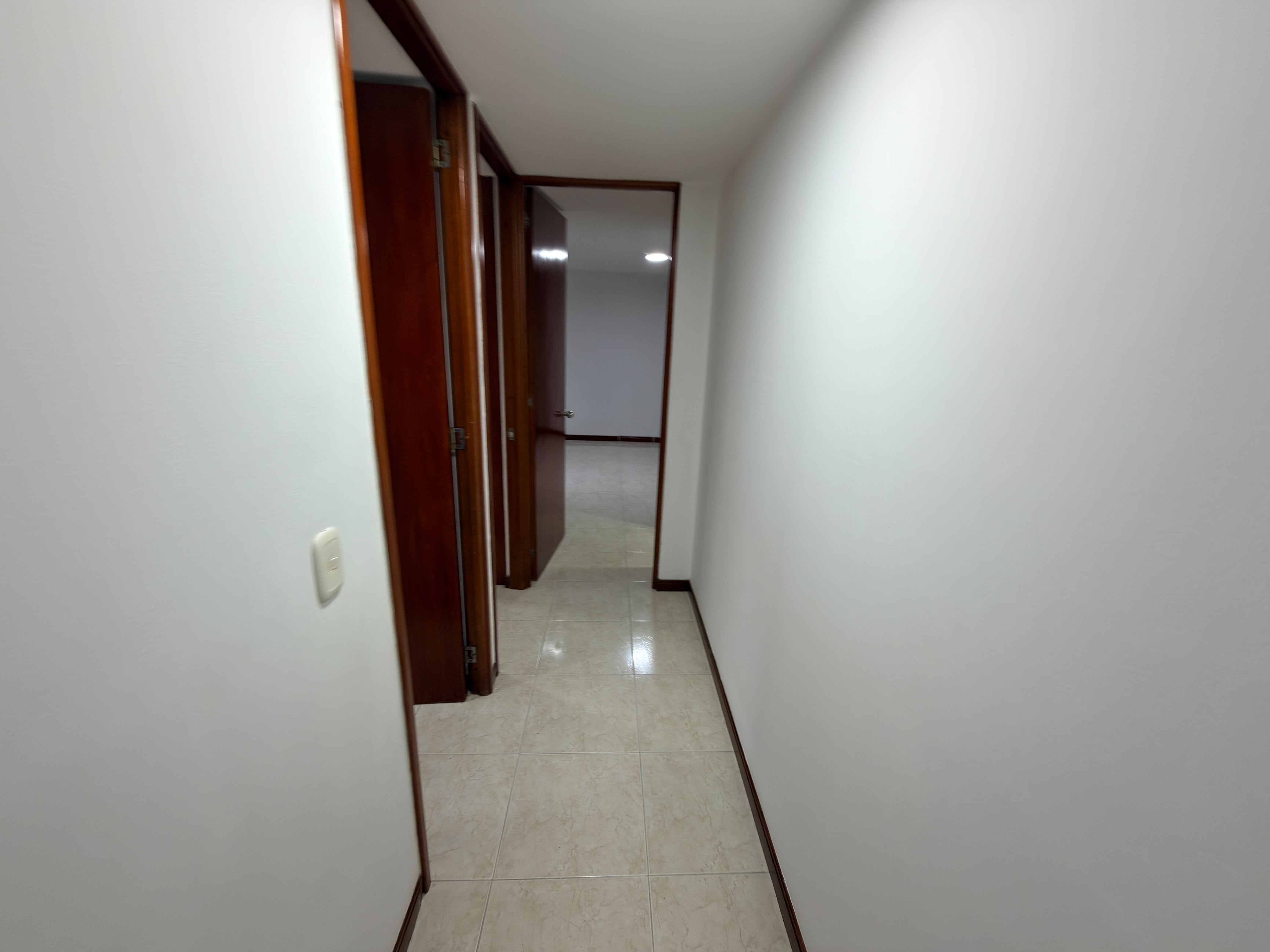Arriendo Apartamento Lomas de los Bernal