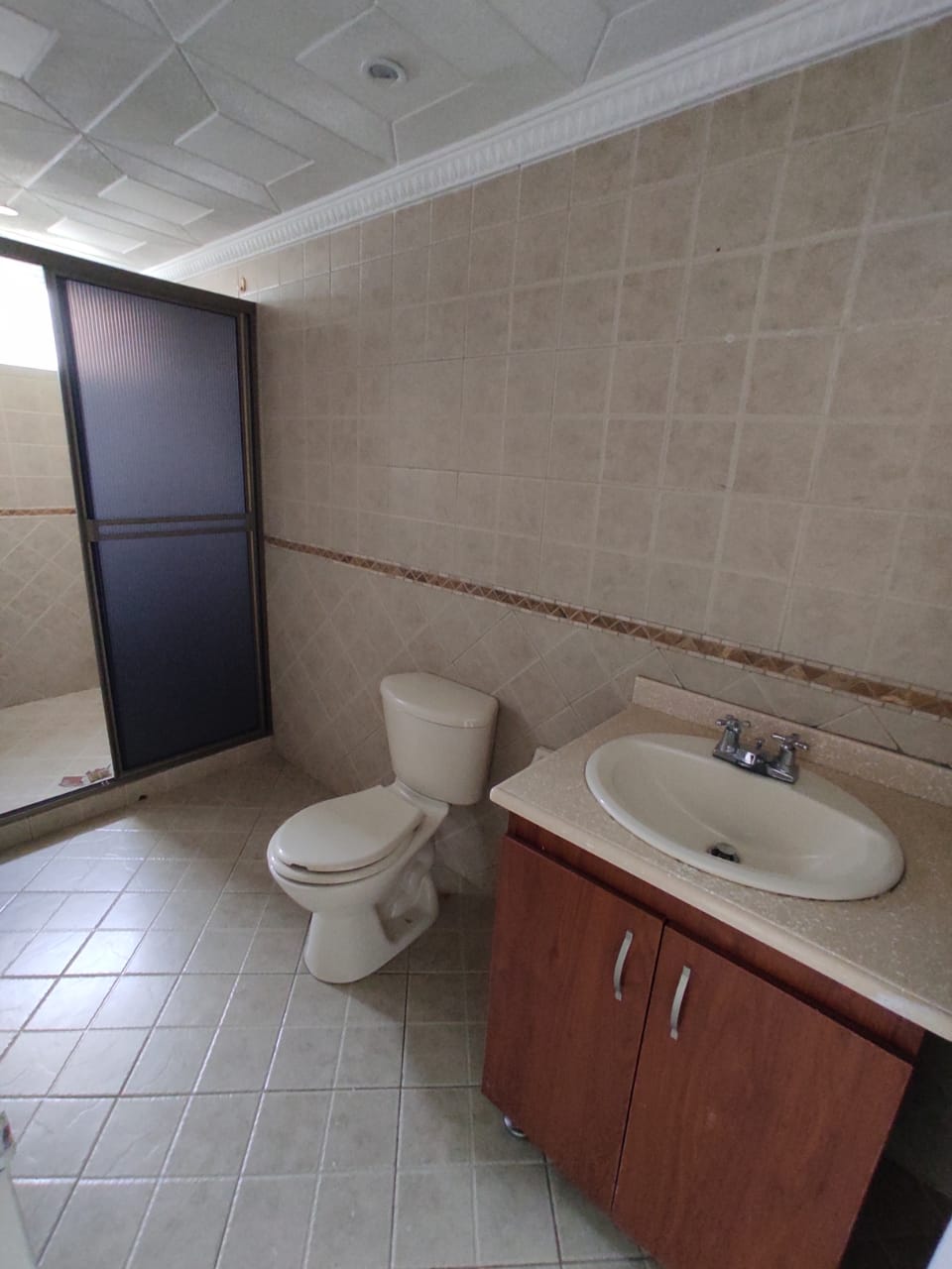 ARRIENDO SEGUNDO PISO  EN LA CASTELLANA