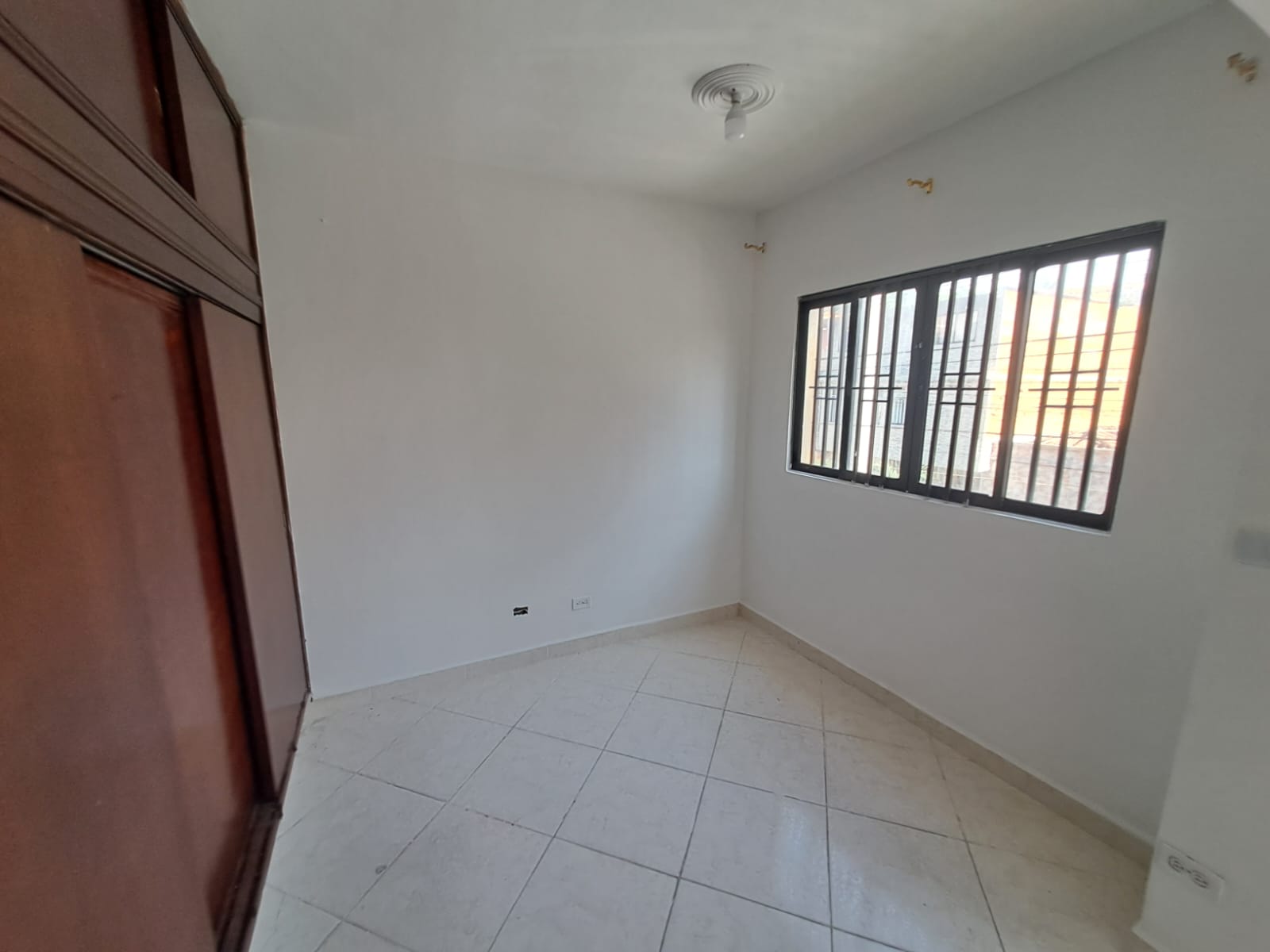 ARRIENDO CASA  LOCAL SANTA LUCIA DOS NIVELES