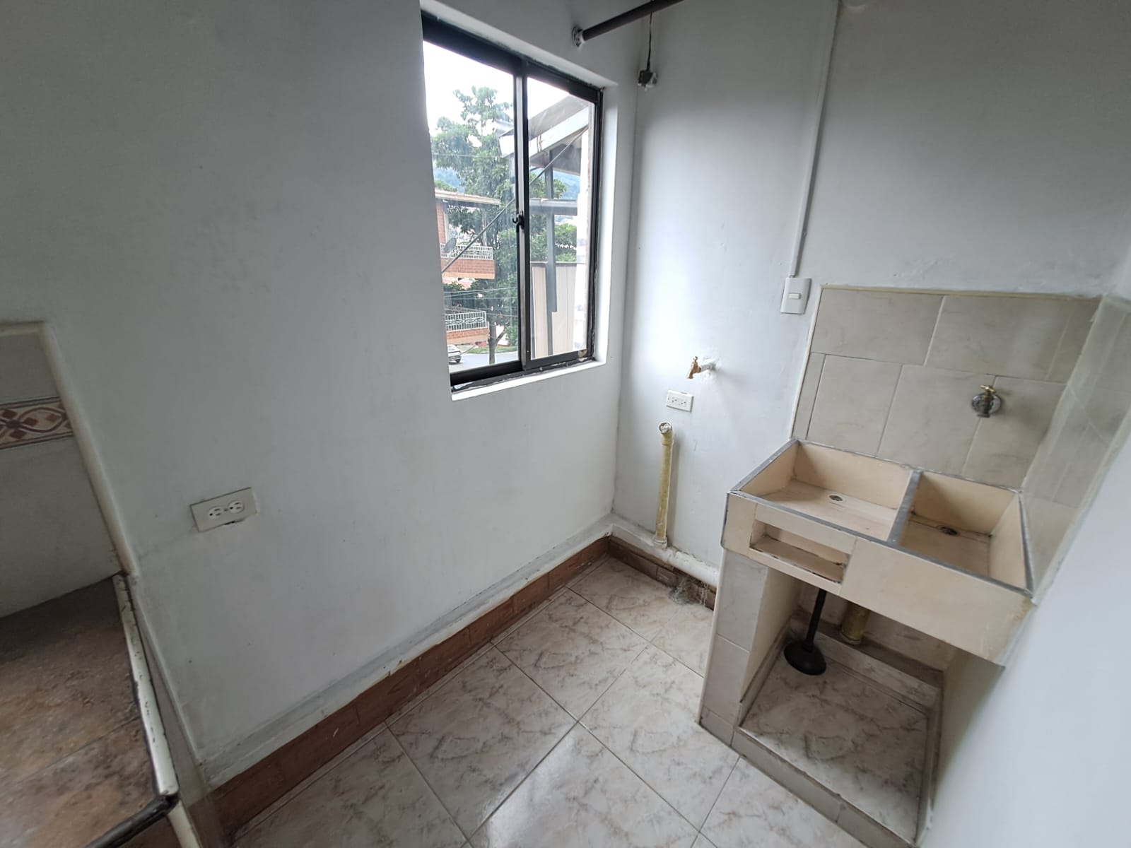 ARRIENDO APARTAESTUDIO MILAGROSA