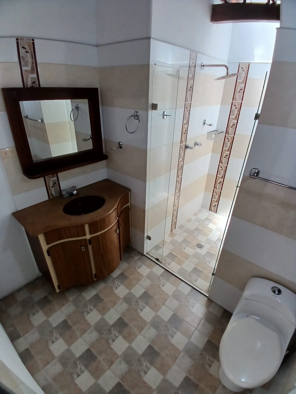 ARRIENDO CASA EN LAURELES