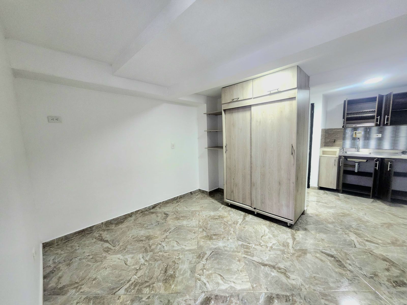 ARRIENDO APARTAESTUDIO EN SANTA MONICA
