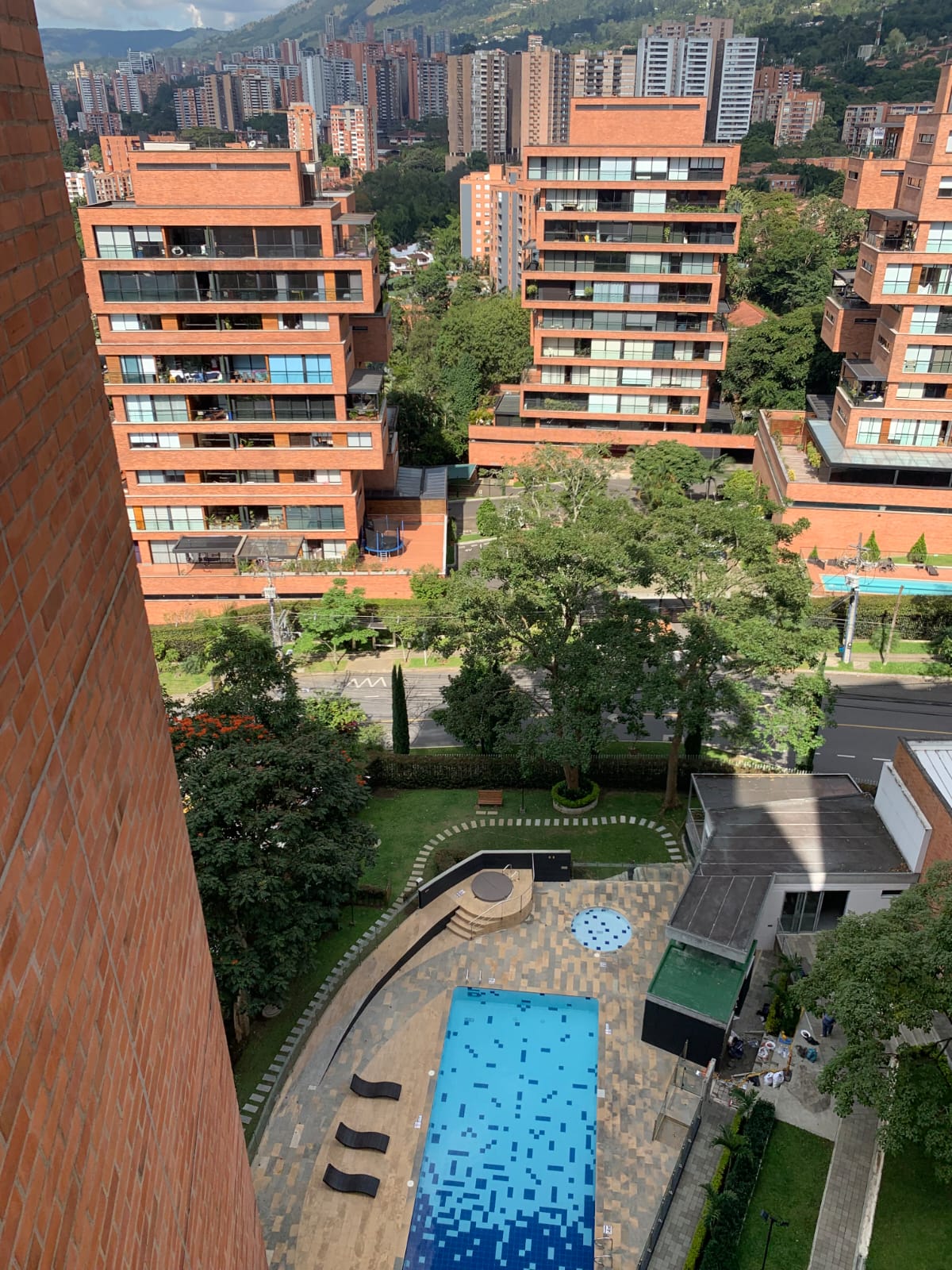 ARRIENDO APARTAMENO EN LA LOMA DE LAS BRUJAS