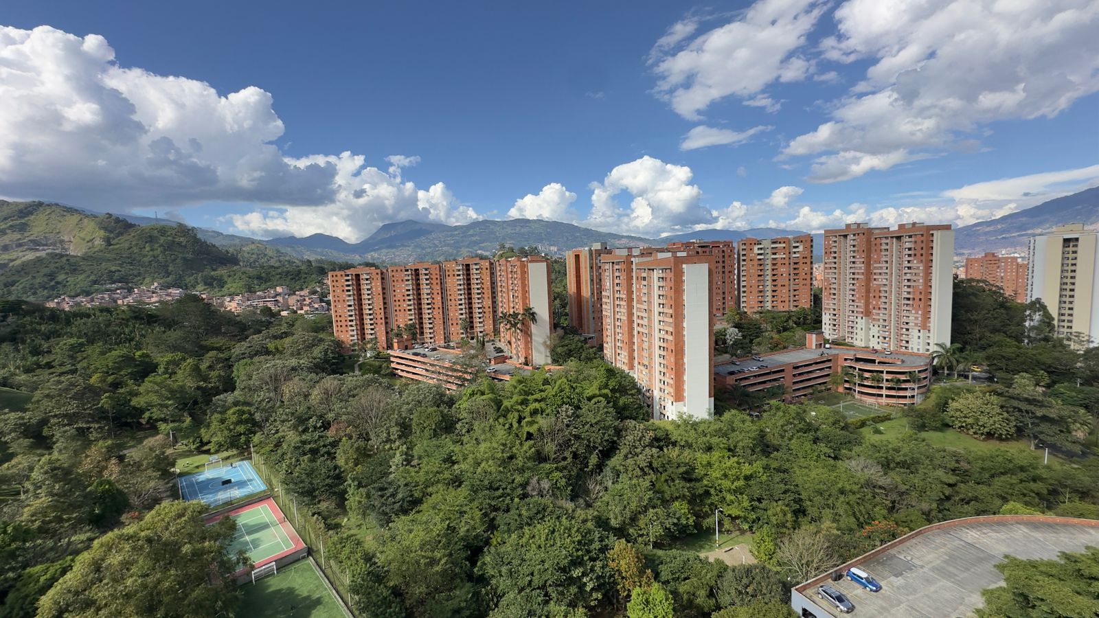 ARRIENDO APARTAMENO EN LA LOMA DE LOS BERNAL