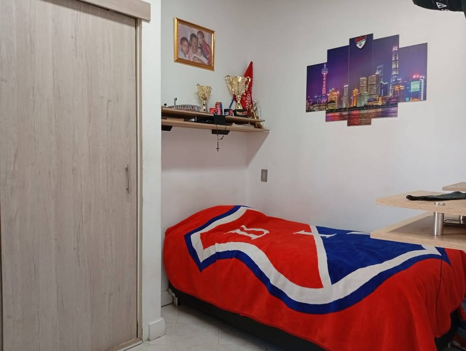 VENDO CASA EN LAURELES