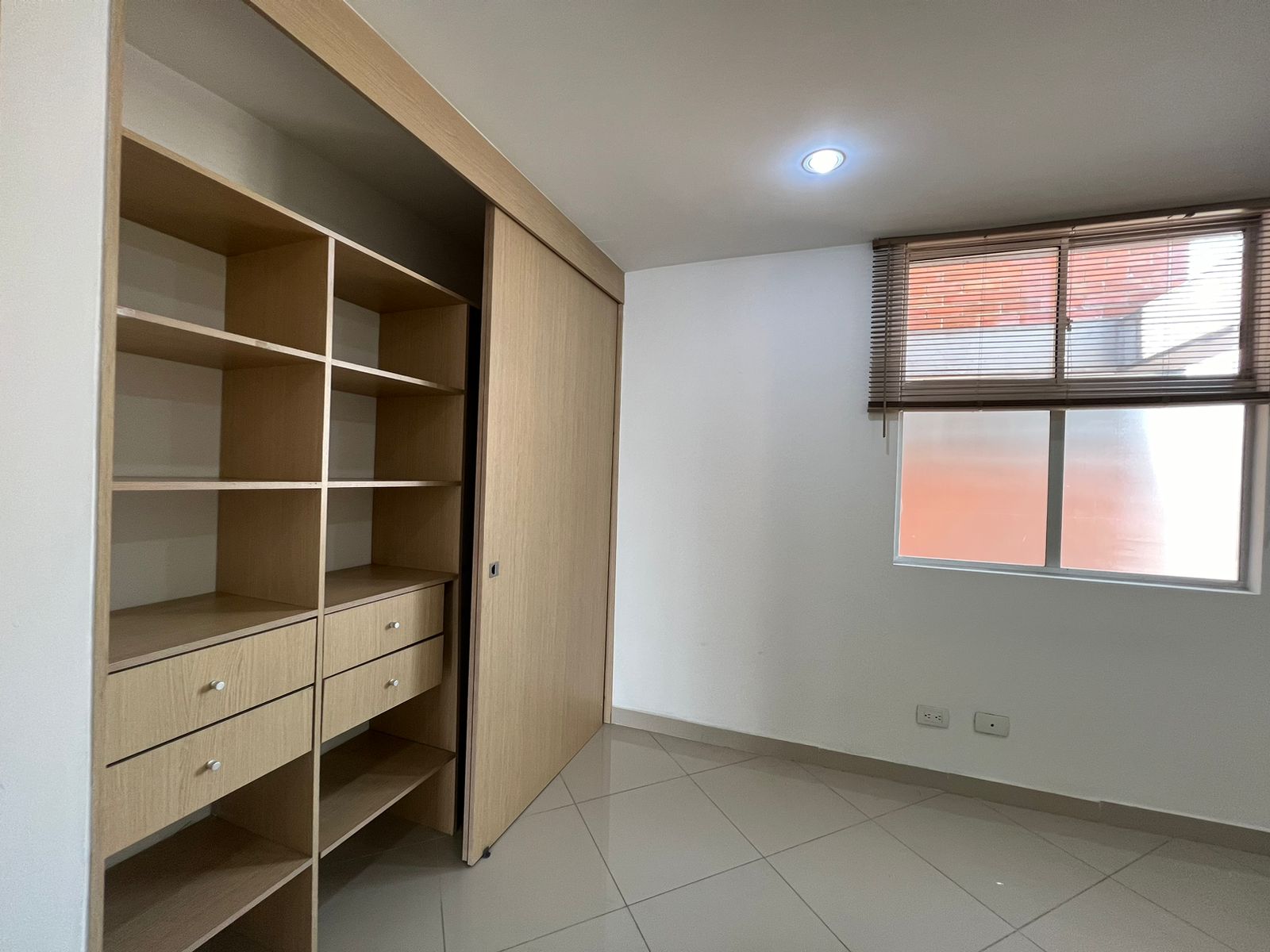 ARRIENDO APARTAMENTO DE UNA  ALCOBA EN EL VELODROMO
