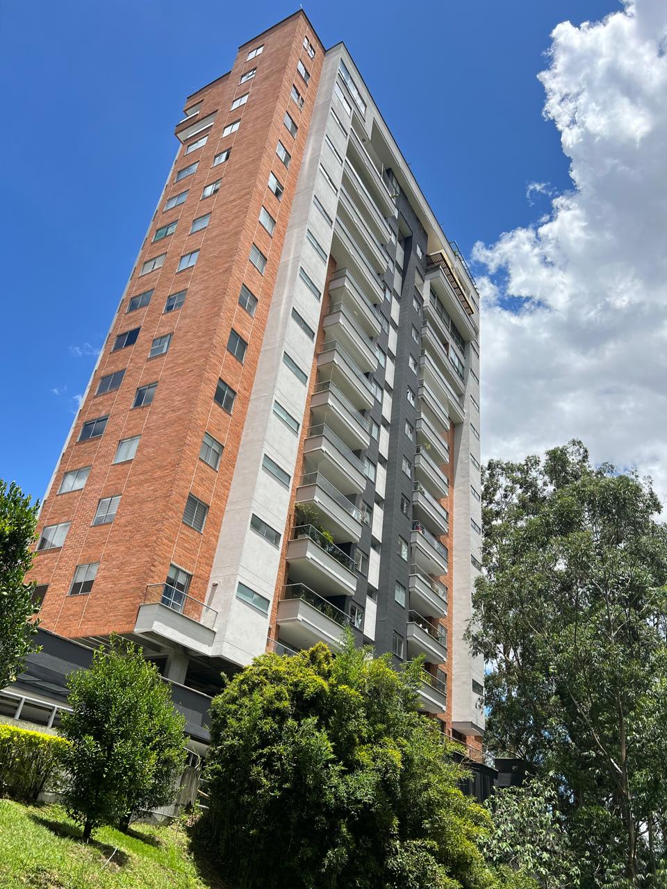 ARRIENDO APARTAMNTO EN EL ESMERALDAL ENVIGADO