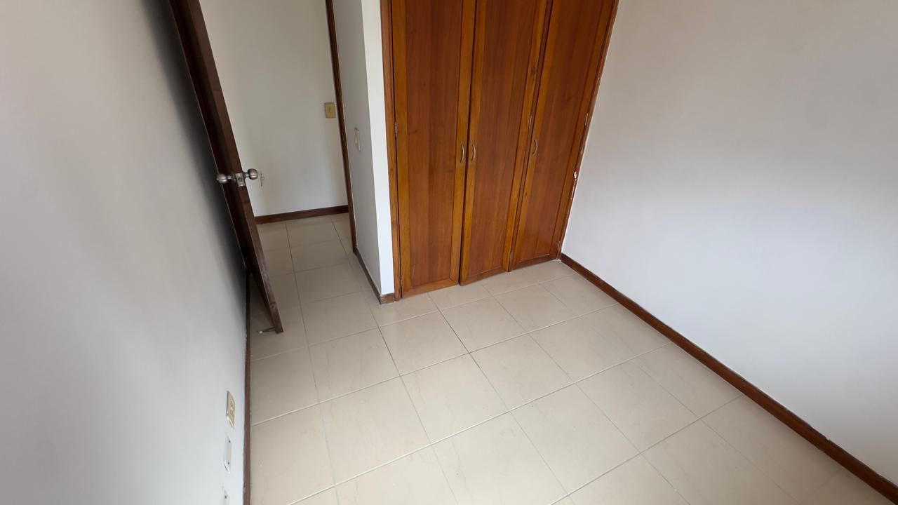 ARRIENDO APARTAMENTO EN LOMA DE LOS BERNAL