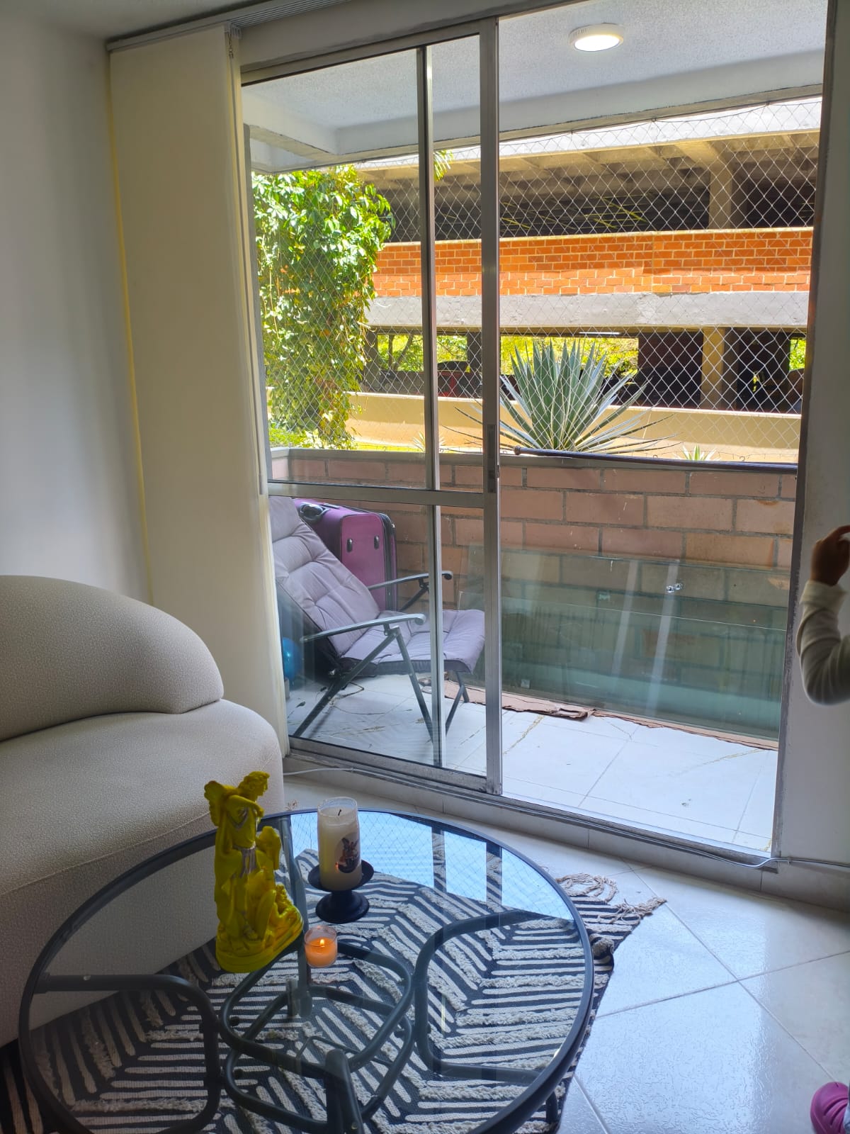 VENDO APARTAMENTO EN LA LOMA DE LOS BERNAL