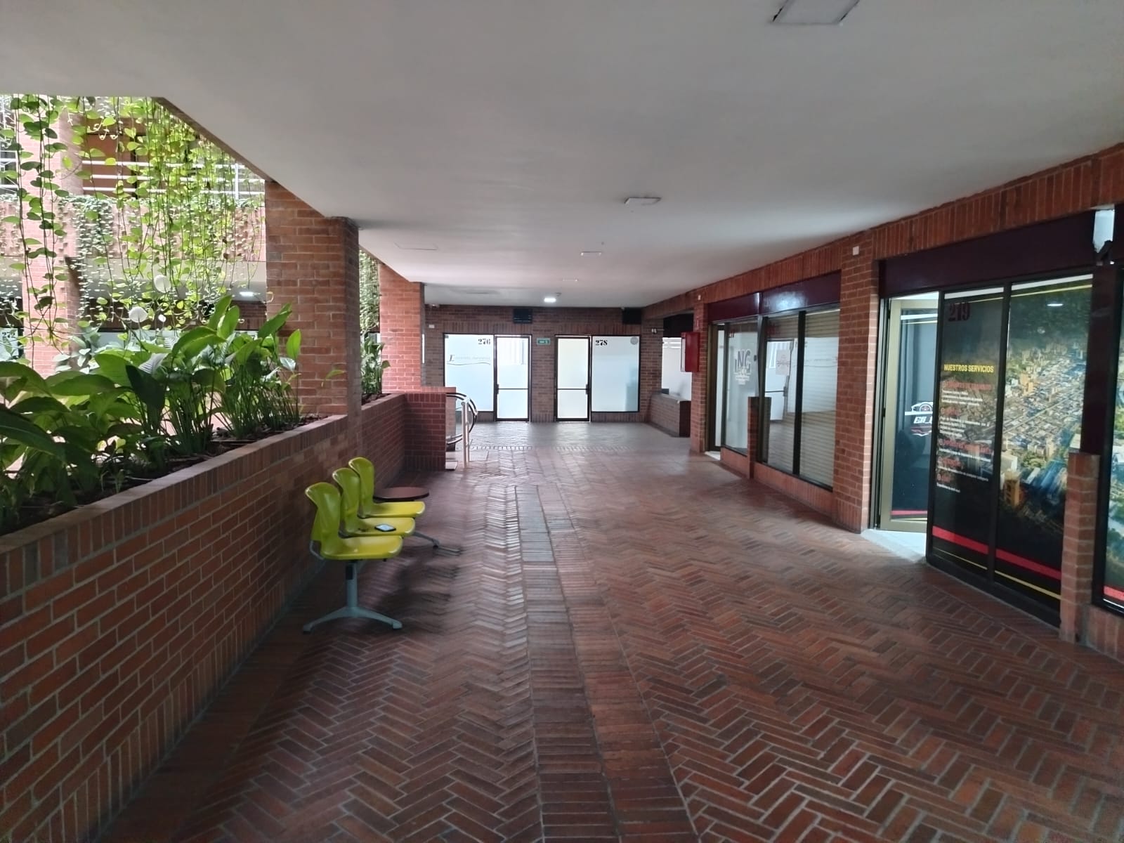 ARRIENDO OFICINA EN EL POBLADO