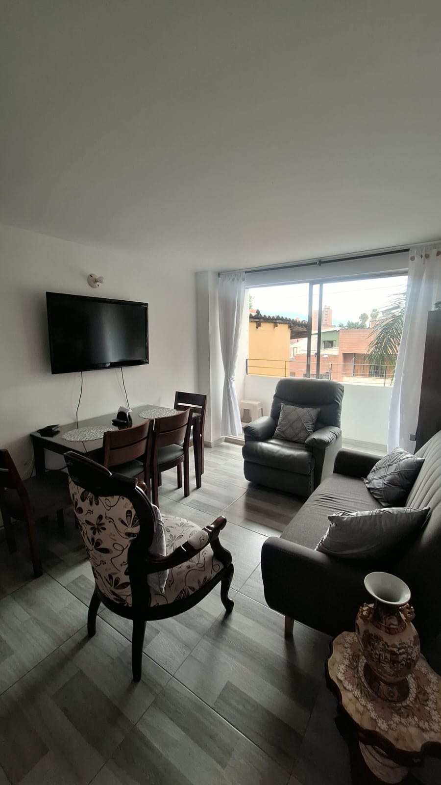 VENDO APARTAMENTO EN SANTA MONICA