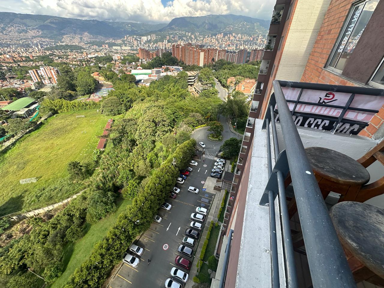 ARRIENDO APARTAMENTO EN LA LOMA DE LOS BERNAL