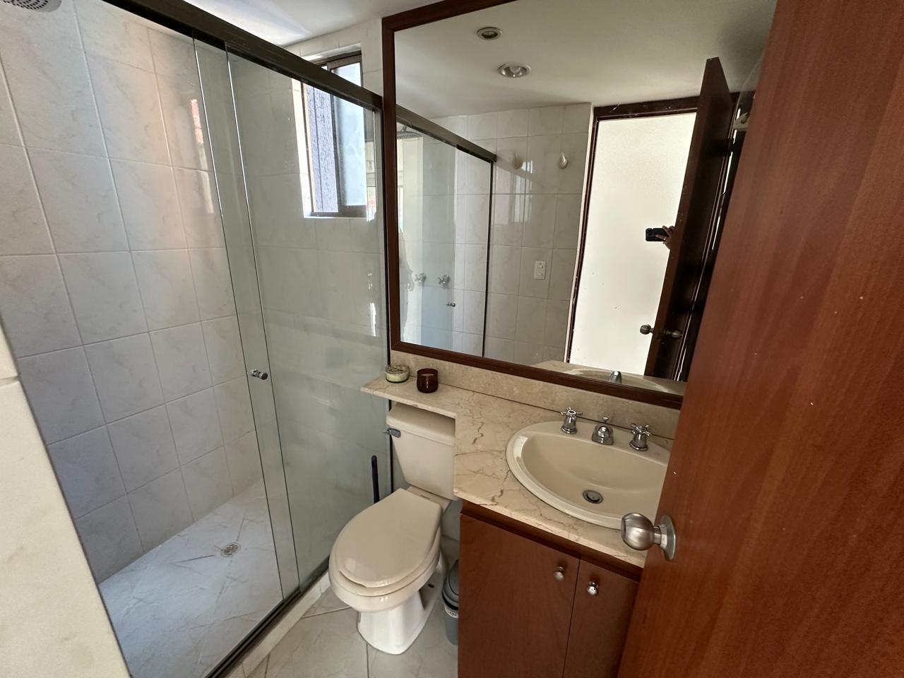 ARRIENDO APARTAMENTO EN LA LOMA DE LOS BERNAL