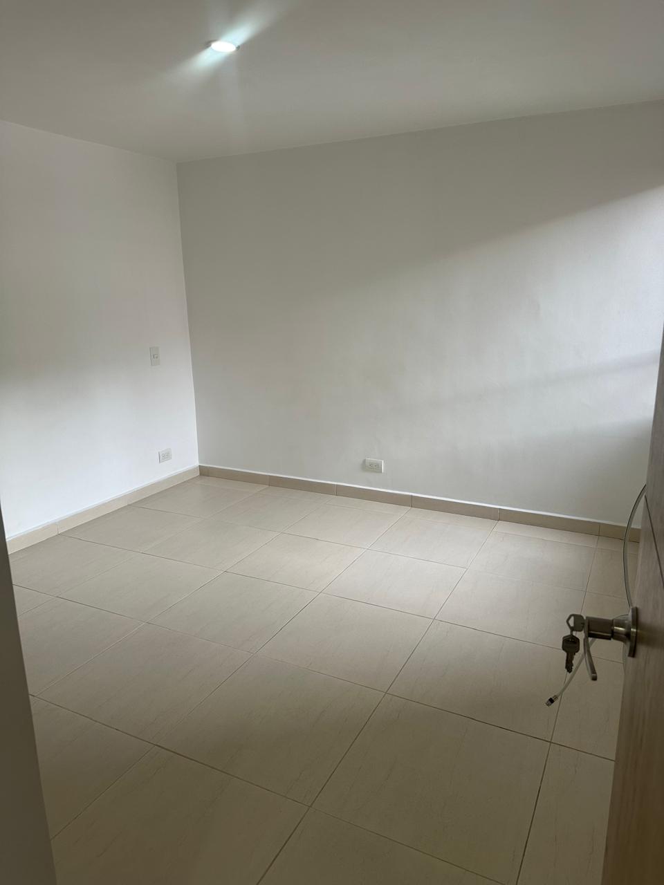 VENDO APARTAMENTO EN LA LOMA DE LOS BERNAL