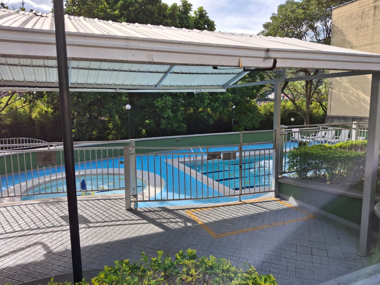 VENDO APARTAMENTO EN SANTA MONICA