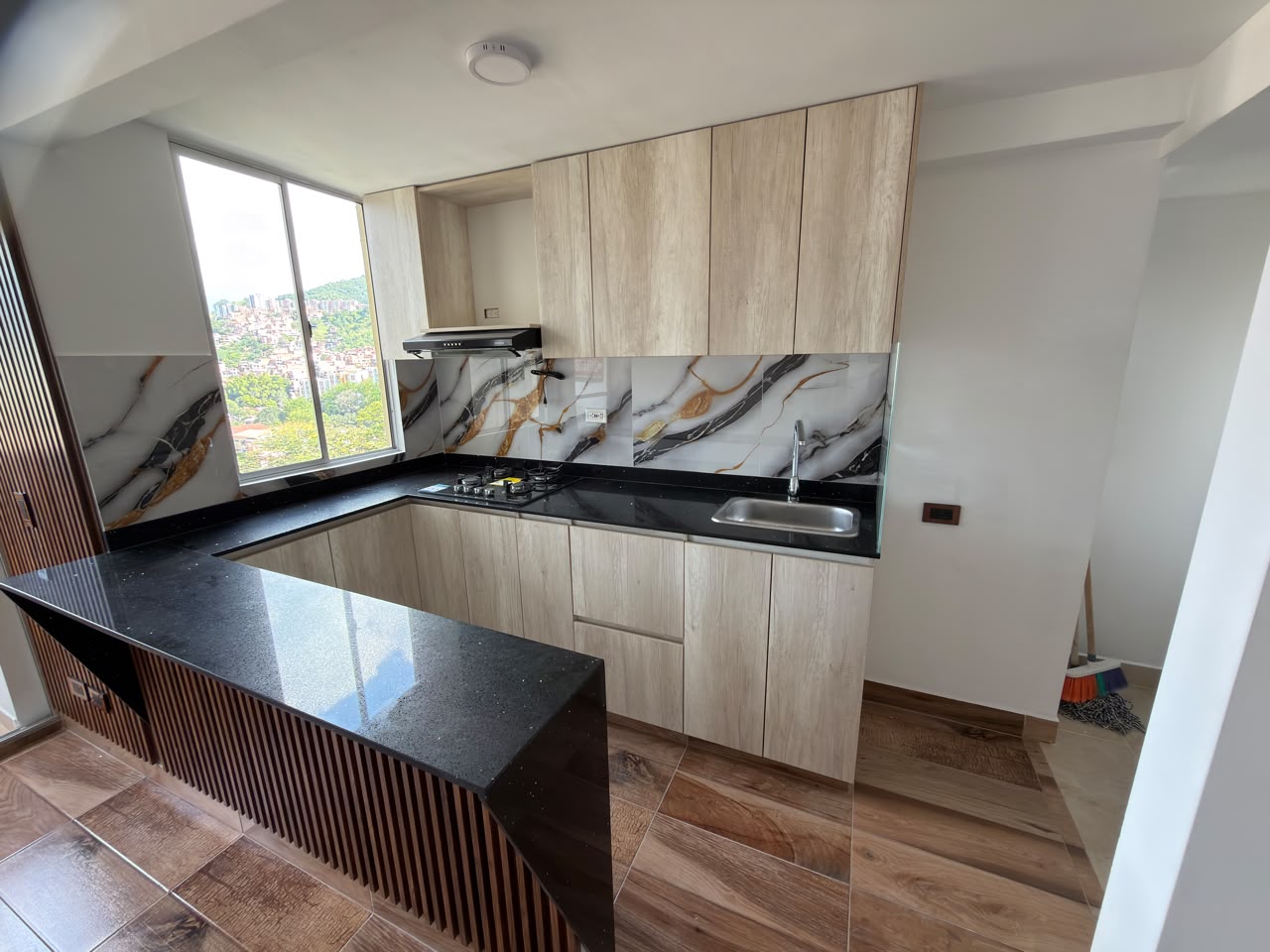 ARRIENDO APARTAMENTO EN LA LOMA DE LOS BERNAL