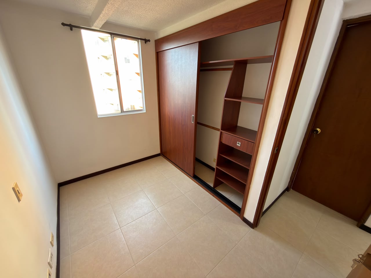ARRIENDO APARTAMENTO EN LOMA DE LOS BERNAL