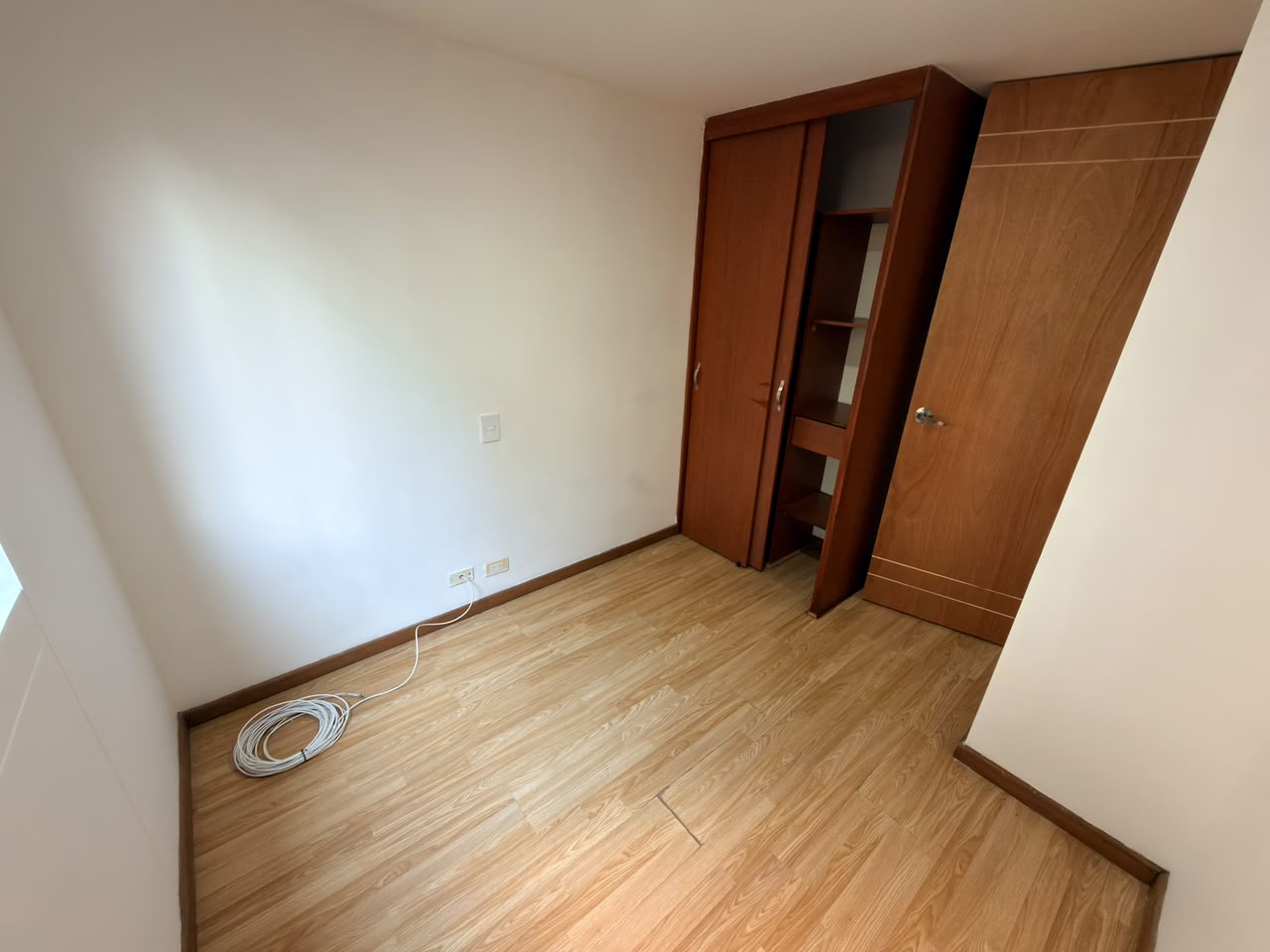 ARRIENDO APARTAMENTO EN LOMA DE LOS BERNAL