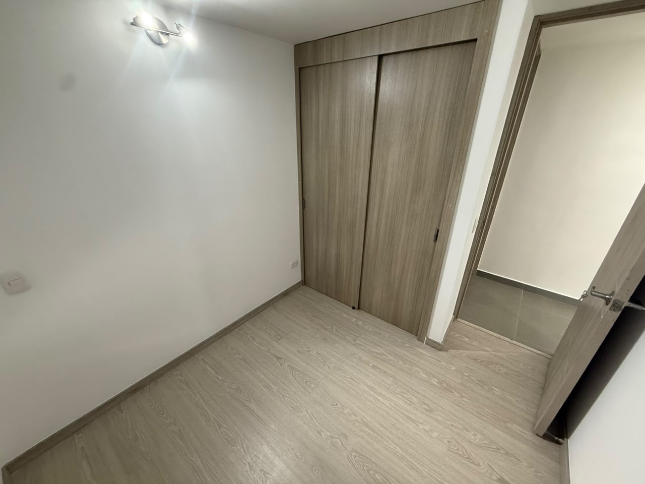 ARRIENDO APARTAMENTO EN LA LOMA DE LOS BERNAL