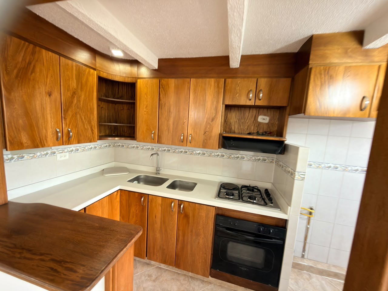 ARRIENDO APARTAMENTO EN LOMA DE LOS BERNAL