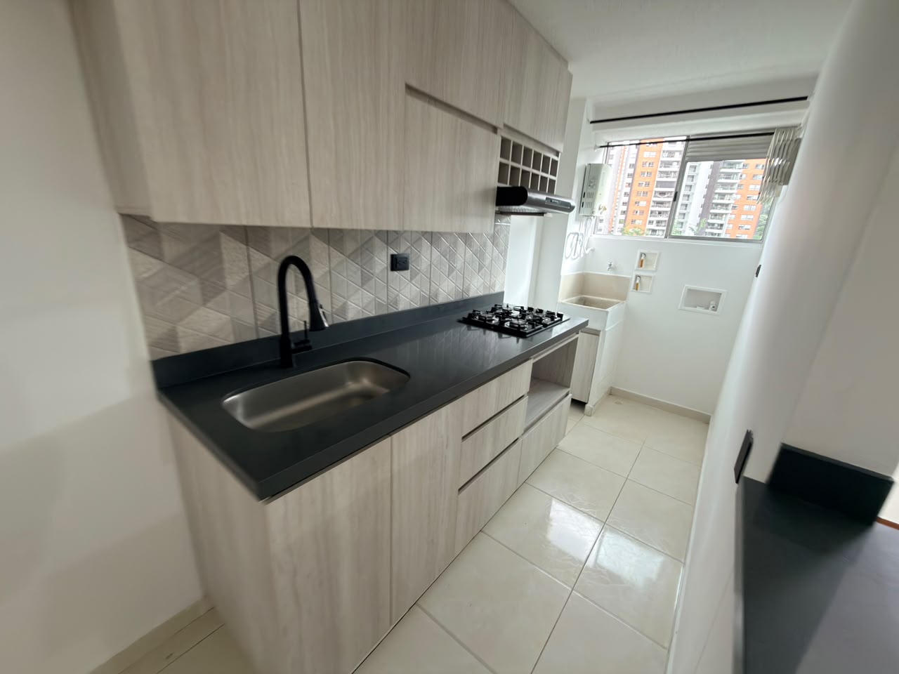 ARRIENDO APARTAMENTO EN LOMA DE LOS BERNAL
