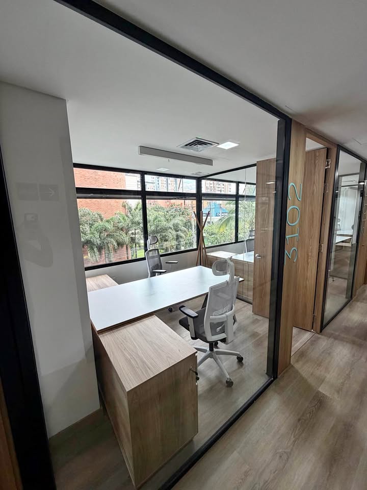 ARRIENDO OFICINA EN LOS COLORES