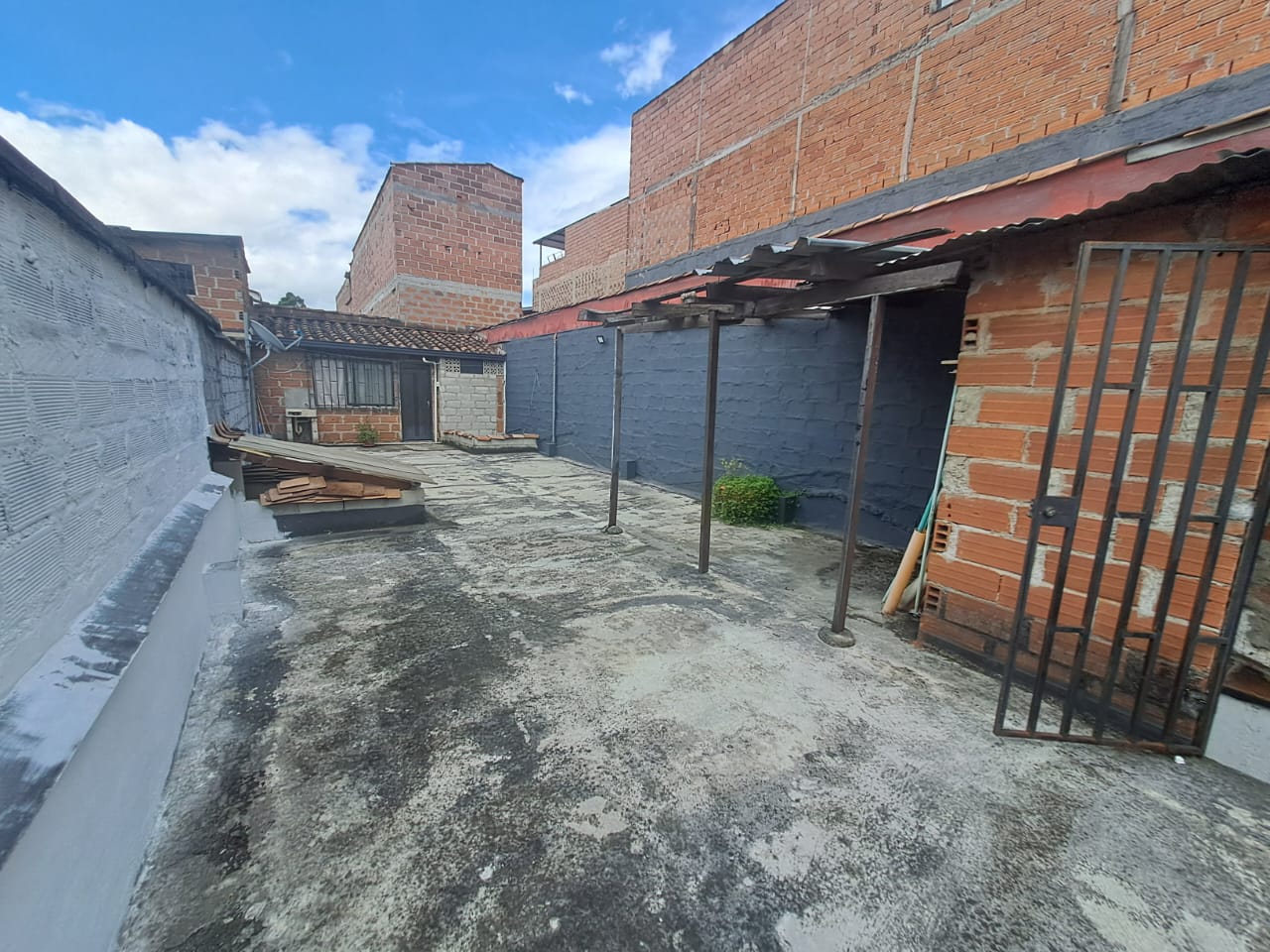 VENDO CASA CABAÑITAS PRIMER PISO