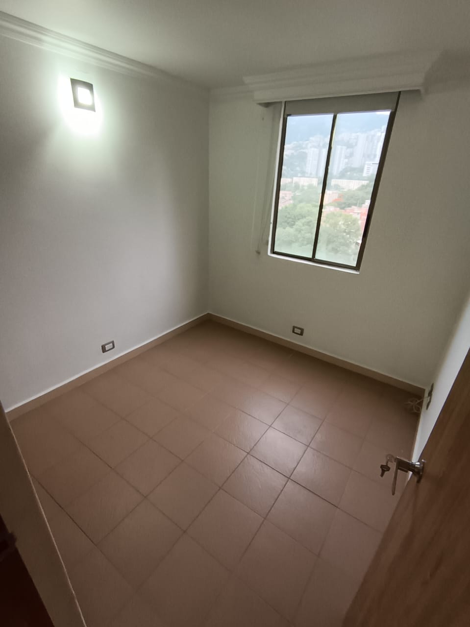 Arrienda Apartamento Loma de los Bernal