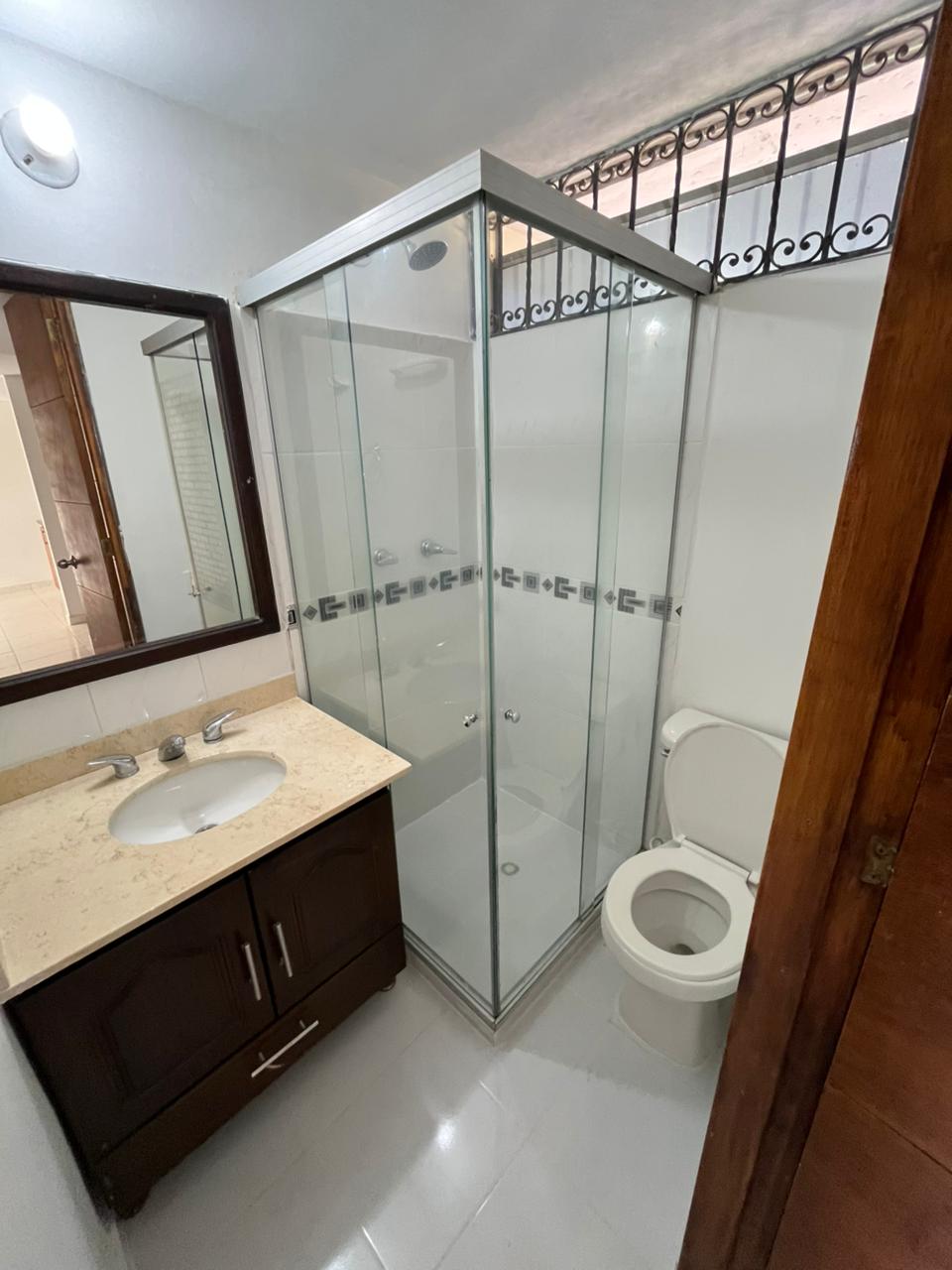 Arriendo apartamento ubicado en el sector Loma del Indio