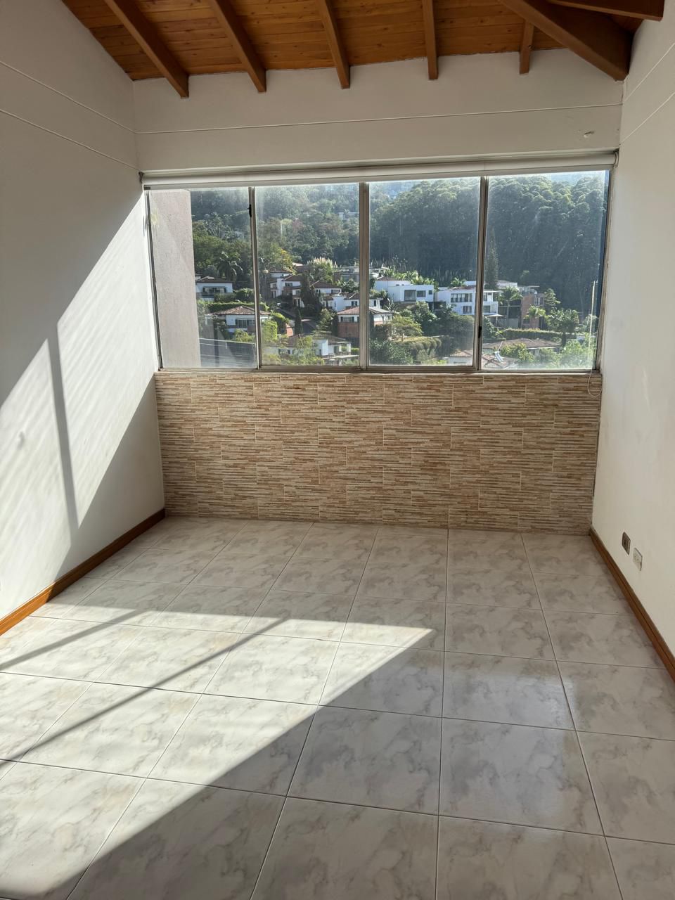 ARRIENDO PENTHOUSE EN POBLADO CHUSCALITO